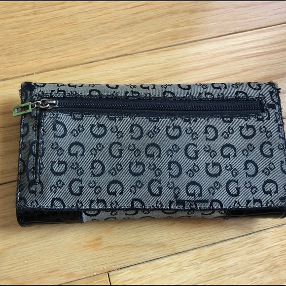 Guess Wallet - Picture 2 of 4